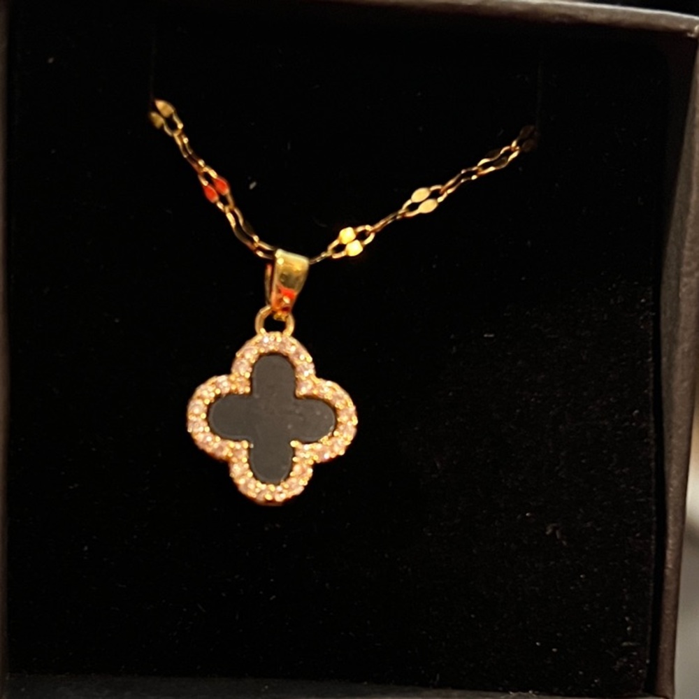 Fashion gold Stainless steel Clover pendant. Reversible. Dark Blue & White